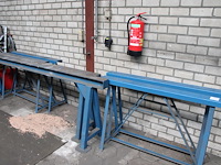 Vier metalen bokken met lengte 130 cm en hoogte 84 cm. - afbeelding 1 van  3