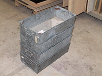 Vier metalen opbergbakken 60 x 30 x 15 cm met handgrepen. - afbeelding 1 van  3