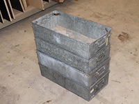 Vier metalen opbergbakken 60 x 30 x 15 cm met handgrepen. - afbeelding 3 van  3
