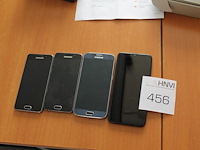 Vier mobiele telefoons w.o. samsung galaxy a10. - afbeelding 1 van  2