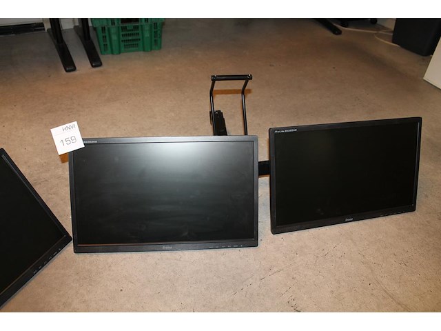 Vier monitoren iiyama aan beugel. voeten van beugels ontbreken. - afbeelding 1 van  3