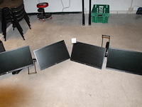 Vier monitoren iiyama aan beugel. voeten van beugels ontbreken. - afbeelding 3 van  3