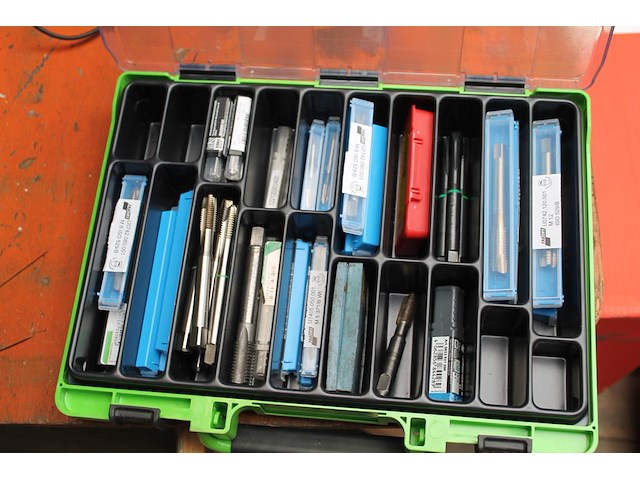 Vier organisers met tappen en spiraalboren. - afbeelding 5 van  5