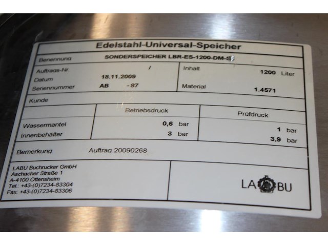 Vier rvs gistingstanks labu lbr-es-1200-dm-s5 van 1200 liter. bouwjaar 2009-2013. 1 vat is gevuld met ruim ... onderdeel van combinatiekavel complete mini brouwerijopstelling bestaande uit brouwhuis, 8 gistingstanks (deels gevuld), bottellijn, pompen, warmtewisselaar, natte lijn etiketteermachine en chiller - afbeelding 5 van  6