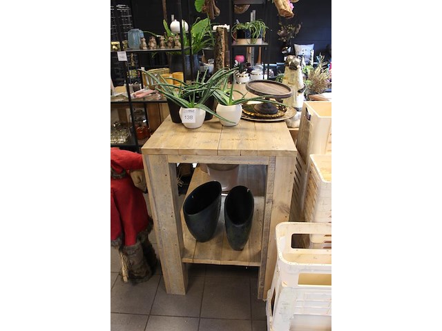 Vier showtafels van steigerhout. afmeting 150 x 70 x 100 cm en 80 x 80 x 85 cm. - afbeelding 3 van  7