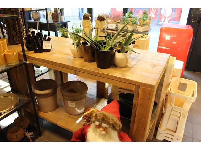 Vier showtafels van steigerhout. afmeting 150 x 70 x 100 cm en 80 x 80 x 85 cm. - afbeelding 4 van  7