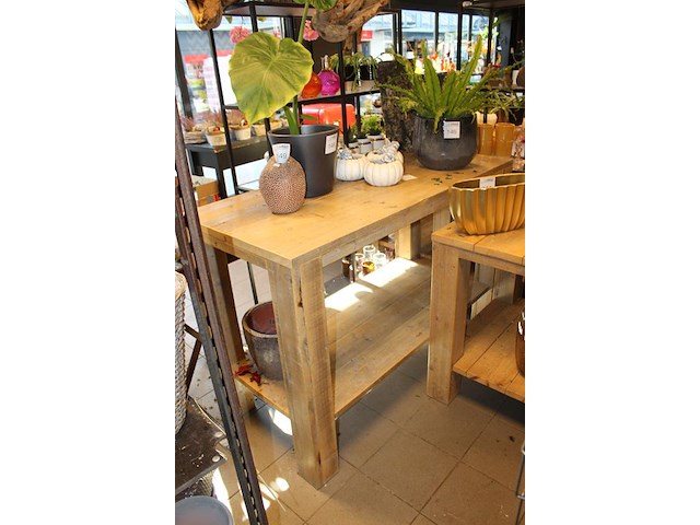 Vier showtafels van steigerhout. afmeting 150 x 70 x 100 cm en 80 x 80 x 85 cm. - afbeelding 6 van  7