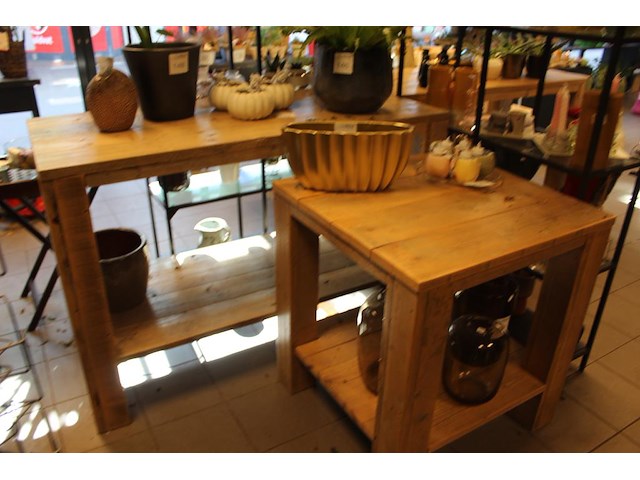 Vier showtafels van steigerhout. afmeting 150 x 70 x 100 cm en 80 x 80 x 85 cm. - afbeelding 7 van  7