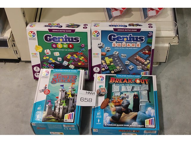 Vier spellen smartgames w.o. breakout en geniussquare. - afbeelding 1 van  2