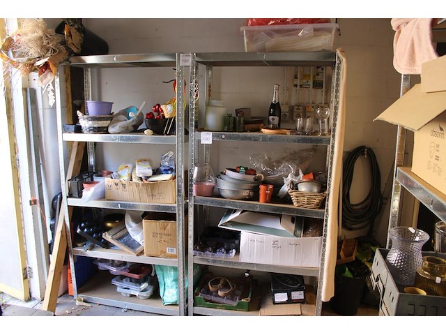 Vier stellingen. exluief inhoud. afmeting 90 x 40 x 180 cm. - afbeelding 1 van  2