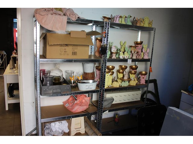 Vier stellingen. exluief inhoud. afmeting 90 x 40 x 180 cm. - afbeelding 2 van  2