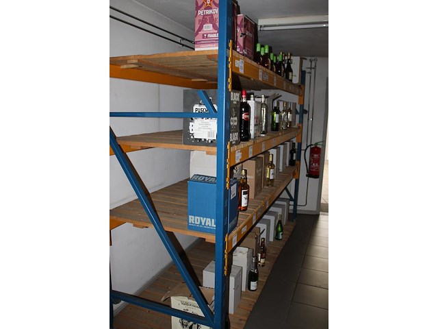 Vier stellingen met afmeting 270 x 90 x 200 cm v.v. 2x 8 en 2x 12 leggers, 2 staanders en legborden. let o... - afbeelding 4 van  4