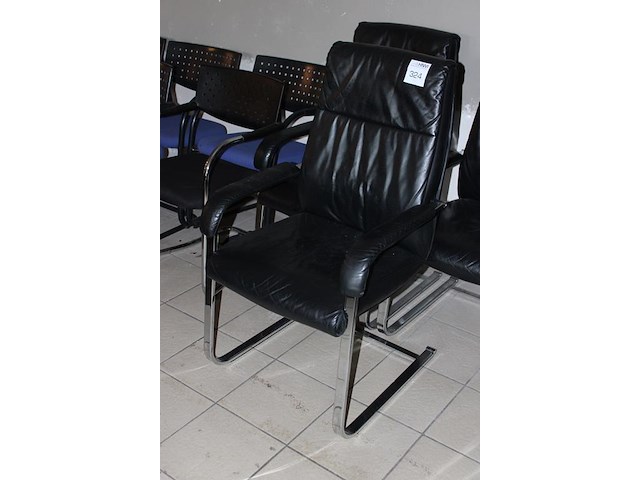 Vier stoelen met kunstlederen zitting. - afbeelding 2 van  2