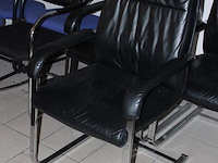 Vier stoelen met kunstlederen zitting. - afbeelding 2 van  2