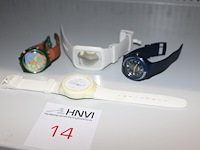 Vier swatch horloges. - afbeelding 1 van  2