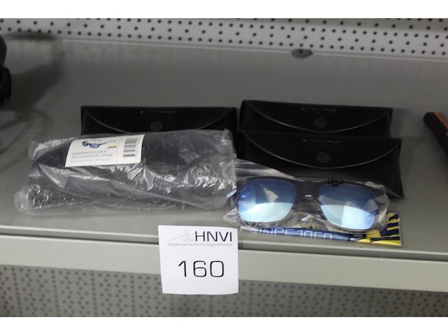 Vier veiligheidsbrillen blaklaber - afbeelding 1 van  2