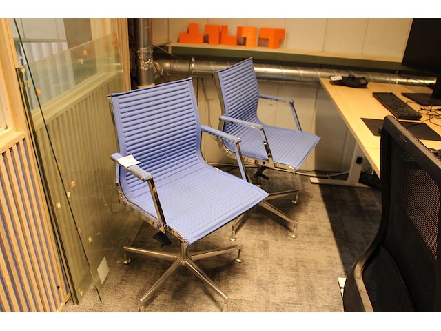 Vier vergaderstoelen luxy. - afbeelding 1 van  4