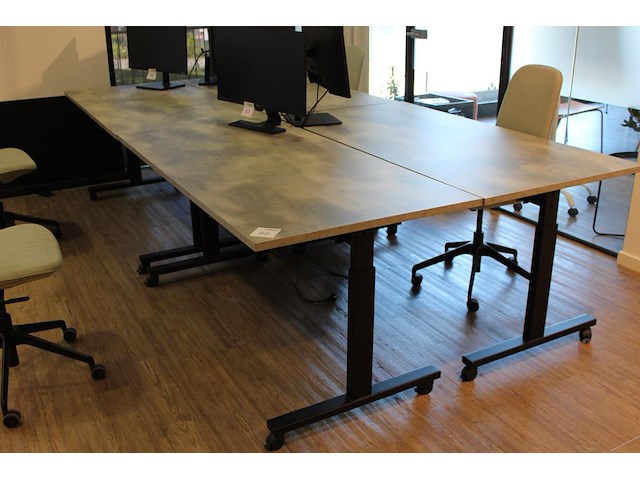 Vier verrijdbare en opklapbare werktafels in hoogte verstelbaar. afmeting 160 x 80 cm. - afbeelding 1 van  3