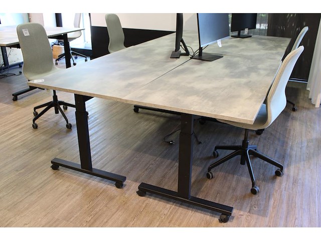 Vier verrijdbare en opklapbare werktafels in hoogte verstelbaar. afmeting 160 x 80 cm. - afbeelding 2 van  3
