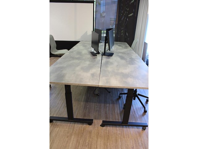 Vier verrijdbare en opklapbare werktafels in hoogte verstelbaar. afmeting 160 x 80 cm. - afbeelding 3 van  3