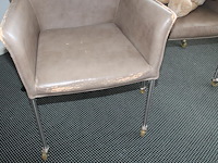 Vier verrijdbare fauteuils. opknappers. - afbeelding 2 van  2