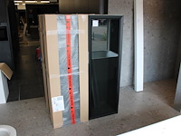 Vier wand vitrinekasten met led verlichting. afmeting 50 x 37 x 147 cm. - afbeelding 1 van  2
