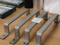 Vier wandbeugels met lengte 50 cm. - afbeelding 2 van  2