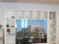 Vier wandkasten ikea met ingebouwde fotoframes en demoverlichting. totale afmeting 457 x 39 cm. hoogte 185 cm - afbeelding 2 van  3