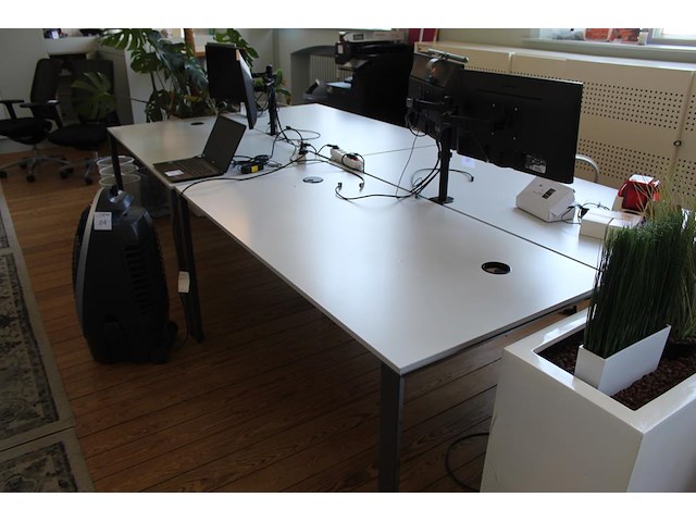 Vier werktafels ahrend. afmeting 160 x 80 cm. in hoogte verstelbaar. - afbeelding 5 van  6