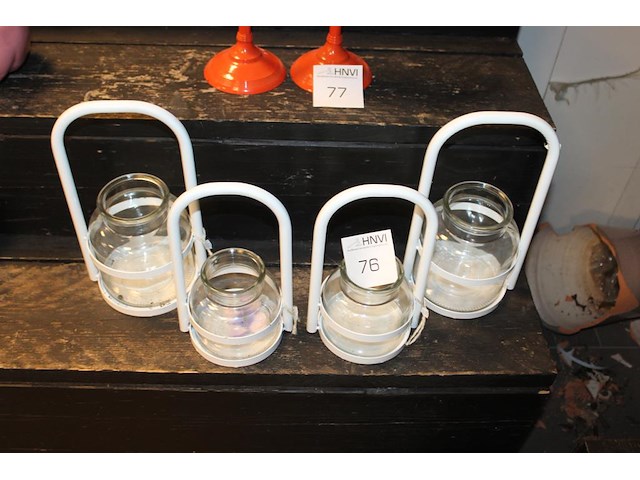 Vier windlichten o.a. hoogte 32 cm. - afbeelding 1 van  2