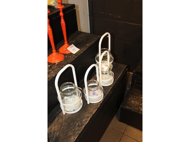 Vier windlichten o.a. hoogte 32 cm. - afbeelding 2 van  2