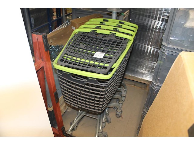 Vier winkelwagens big bazar. - afbeelding 1 van  2