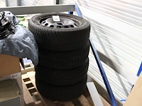Vier winterbanden op velg vredestein 205/55 r16 91h.