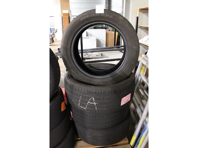 Vier winterbanden pirelli scorpion zero 275/50 r20. - afbeelding 2 van  4