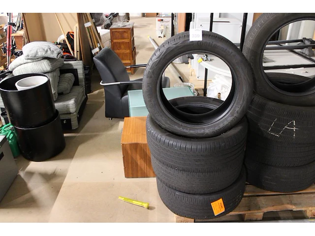 Vier zomerbanden continental, 235/50 r19 v xl. - afbeelding 1 van  5