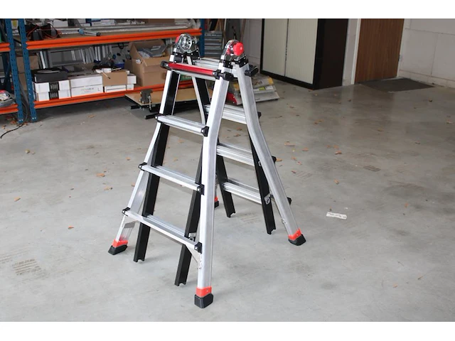 Vierdelige trap/ladder altrex nieuw met 4 x 4 treden - afbeelding 1 van  2