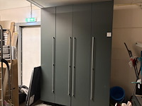 Vierdeurs wandkast, afm. 160 x 59 x 237 cm. excl. inhoud. - afbeelding 1 van  2