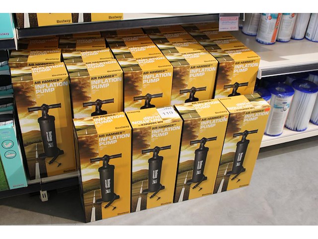 Vierentwintig handpompen bestway airhammer, 48 cm. - afbeelding 1 van  2