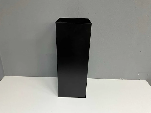 Vierkant plantenbak (4x) - afbeelding 1 van  7