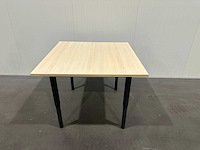 Vierkante tafel met houtenblad - afbeelding 1 van  3