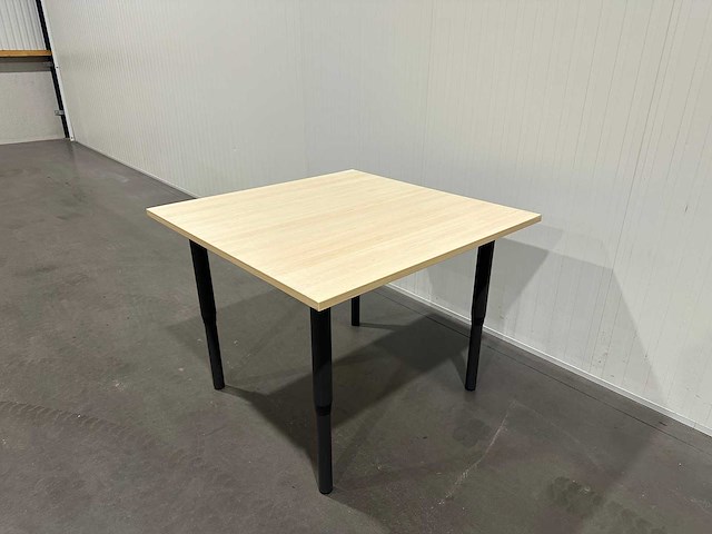 Vierkante tafel met houtenblad - afbeelding 2 van  3