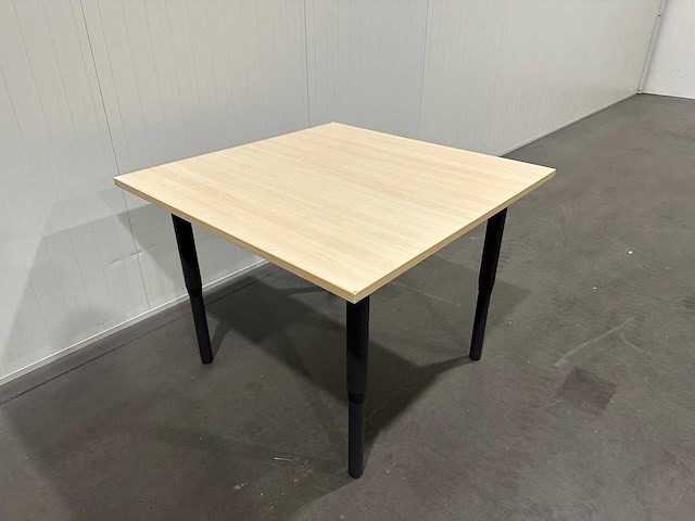 Vierkante tafel met houtenblad - afbeelding 3 van  3