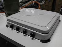 Vierpits kooktoestel met gasfles. afmeting 50 x 50 cm.