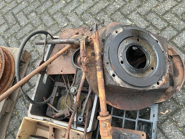 Vierzon 302 oldtimer tractor onderdelen - afbeelding 4 van  16