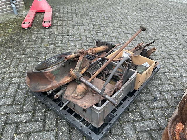 Vierzon 302 oldtimer tractor onderdelen - afbeelding 8 van  16