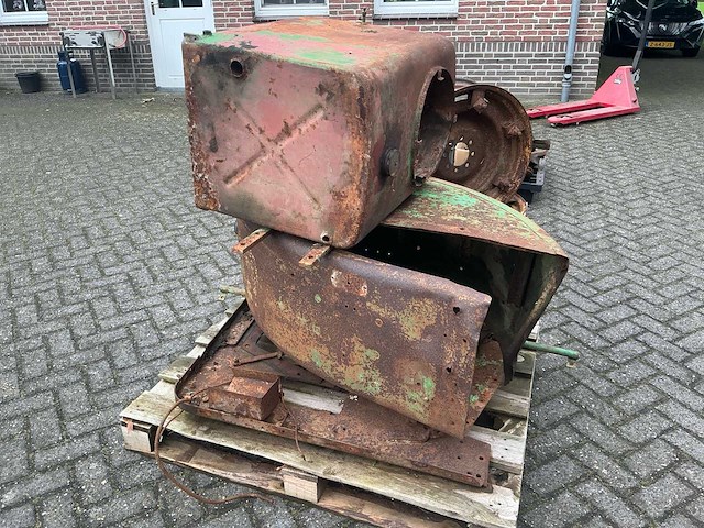 Vierzon 302 oldtimer tractor onderdelen - afbeelding 9 van  16