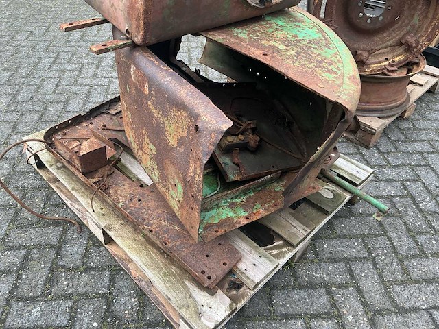 Vierzon 302 oldtimer tractor onderdelen - afbeelding 10 van  16