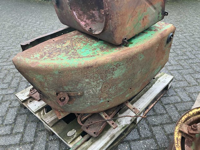 Vierzon 302 oldtimer tractor onderdelen - afbeelding 12 van  16