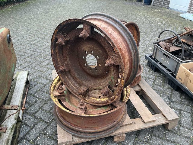 Vierzon 302 oldtimer tractor onderdelen - afbeelding 13 van  16
