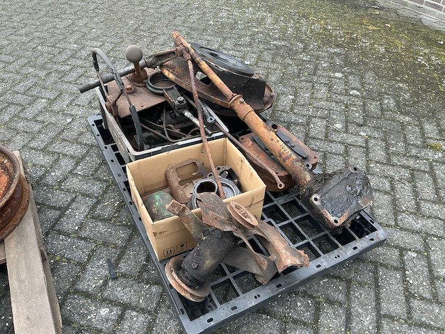 Vierzon 302 oldtimer tractor onderdelen - afbeelding 16 van  16